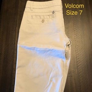 Juniors size 7 women volcom Bermuda shorts khaki